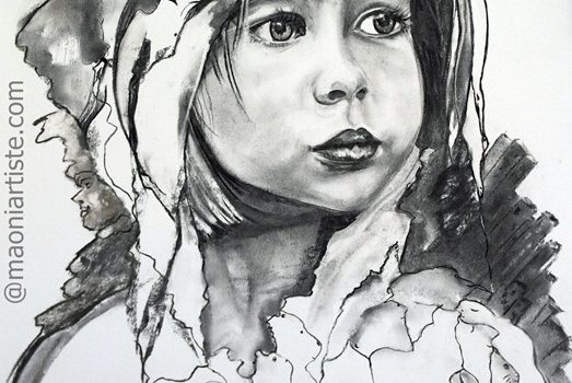 Enfant et ses personnages oniriques et fantasques regardant le monde des adultes avec interrogation et un quelque chose d'impalpable