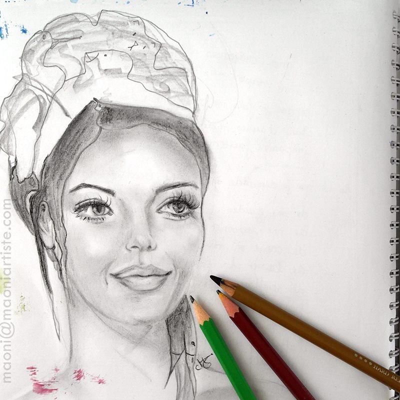 Portrait aux crayons et touches de fusain