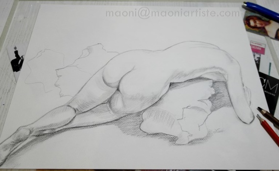 Nu délicat mine graphite pierre noire :FEMME DE DOS DENUDEE ALLONGEE ANNEE : 2016 TECHNIQUE : graphite et pierre noire SUPPORT : papier pastel 160gr DIMENSIONS : 32cmx40cm