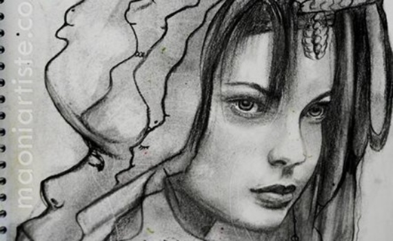 PORTRAIT FEMME FUSAIN SERPENT