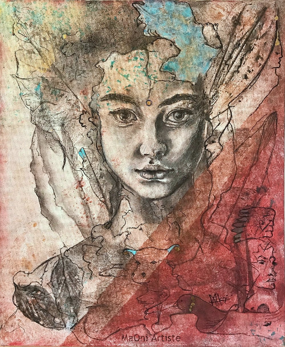 Portrait au fusain sur peintures et encres / toile d'une jeune fille au regard frontal entourée de créatures, personnages et animaux et végétaux du monde de Maoni