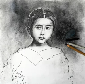Portrait au fusain d'une enfant entourée par des créatures  oniriques  du monde de Maoni